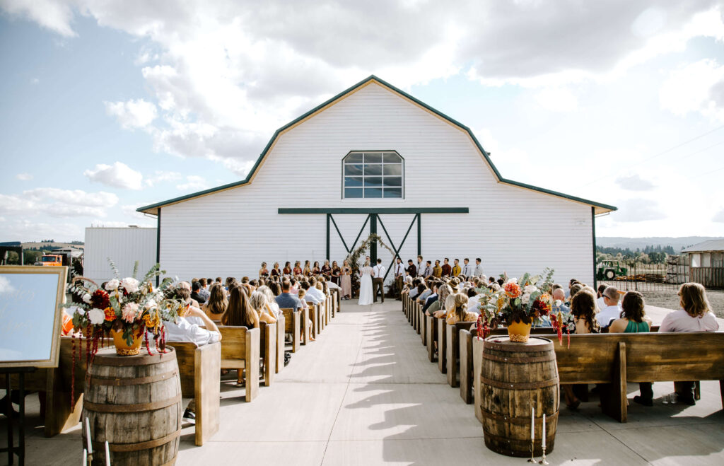 Couple gets married at the Butler barn in newberg oregon