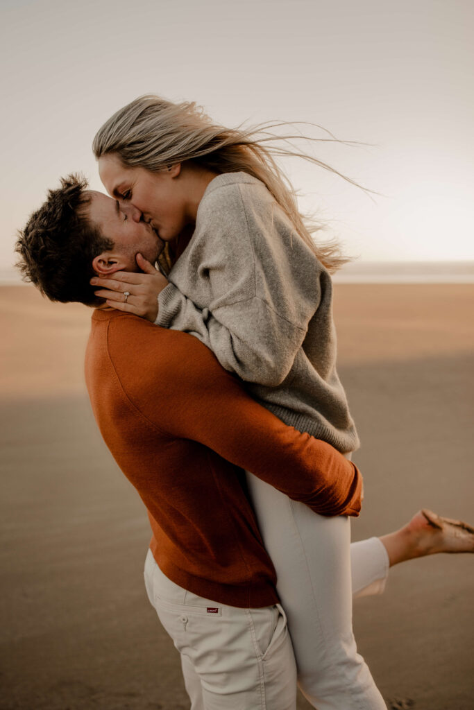 Couples engagement photos on the Oregon Coast