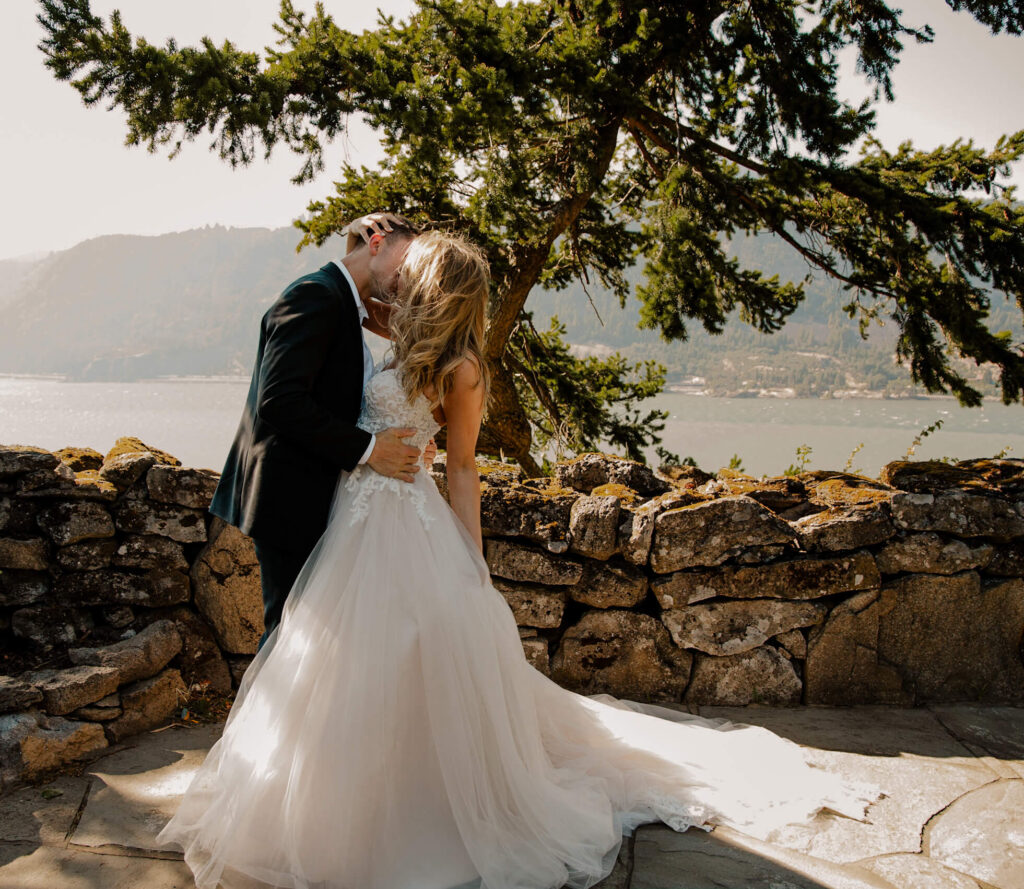 Couple kisses at an oregon wedding on the columbia river gorge