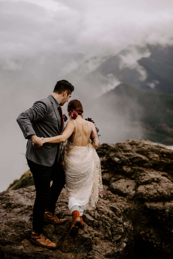 Couple hikes to their ceremony spot at a Washington Elopement on Rattlesnake Ledge