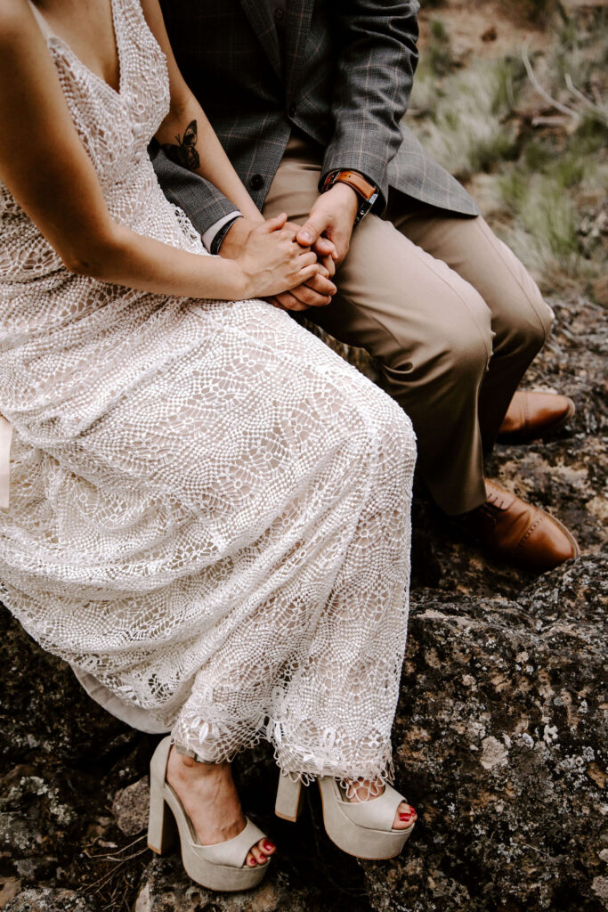 Couple elopes at smith rock in oregon