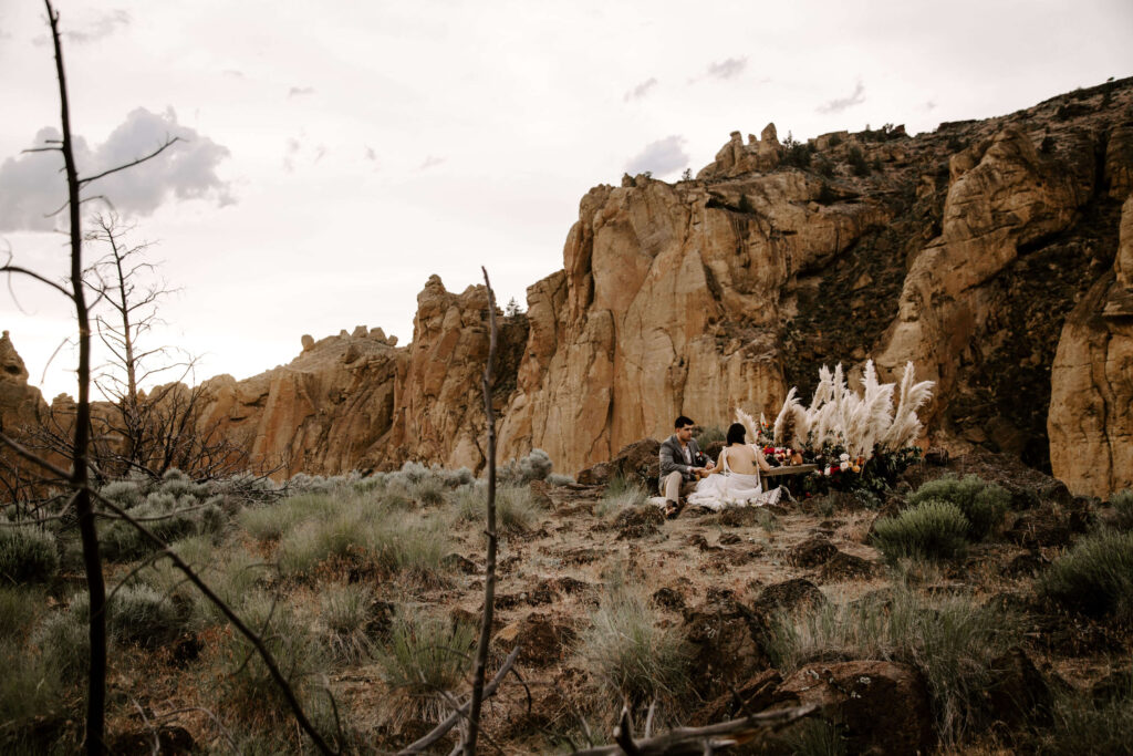 Couple elopes at smith rock in oregon