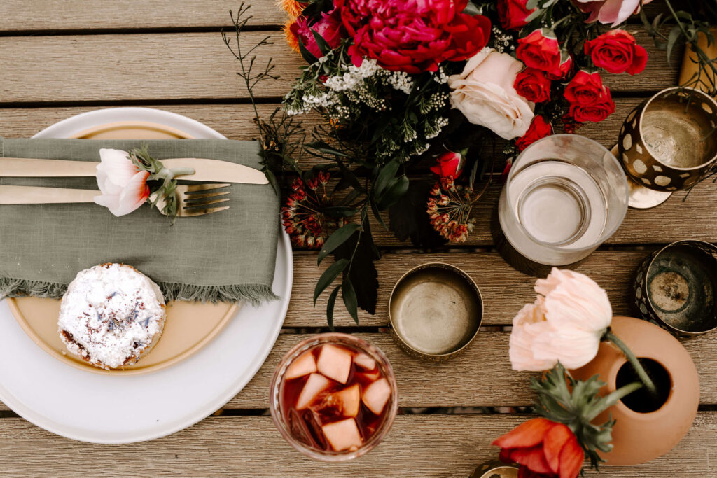 Table setting at a smith rock elopement