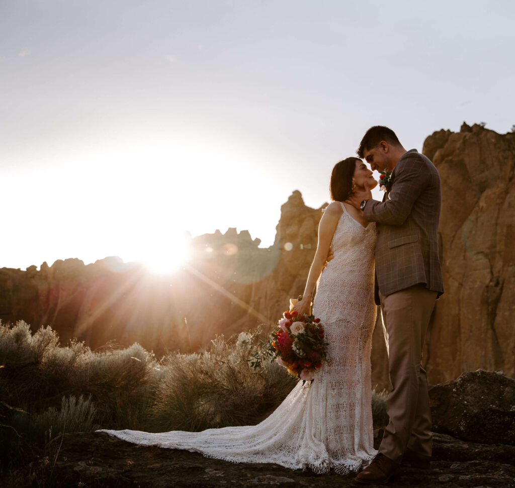 Couple elopes at smith rock in oregon