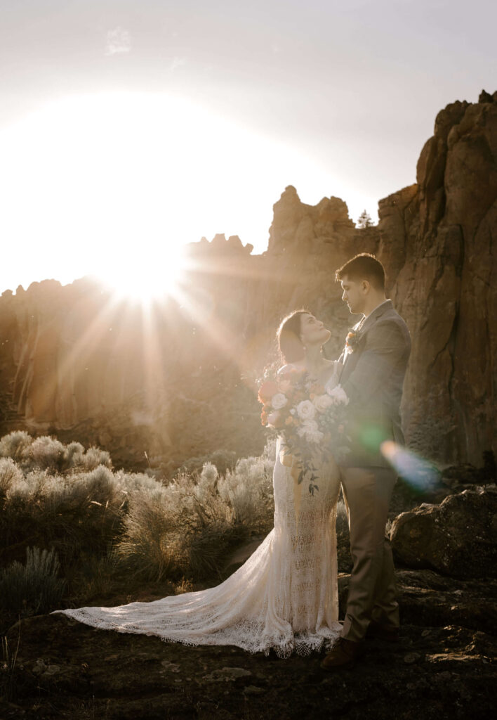 Couple elopes at smith rock in oregon