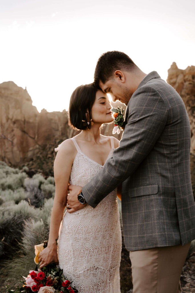 Couple elopes at smith rock in oregon