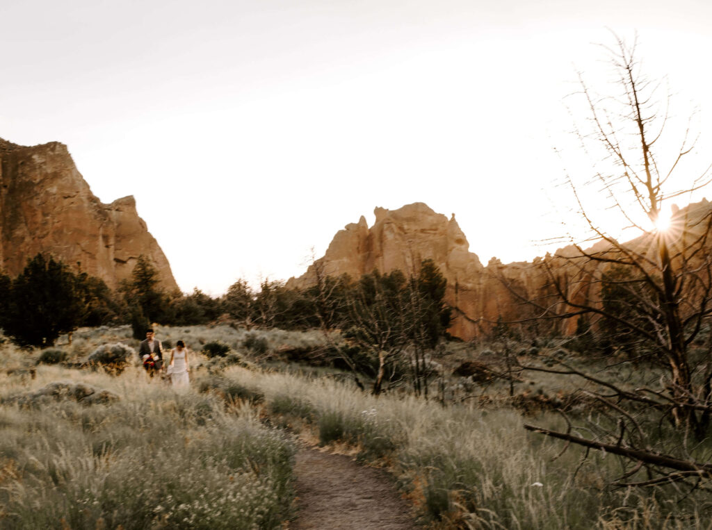 Couple elopes at smith rock in oregon