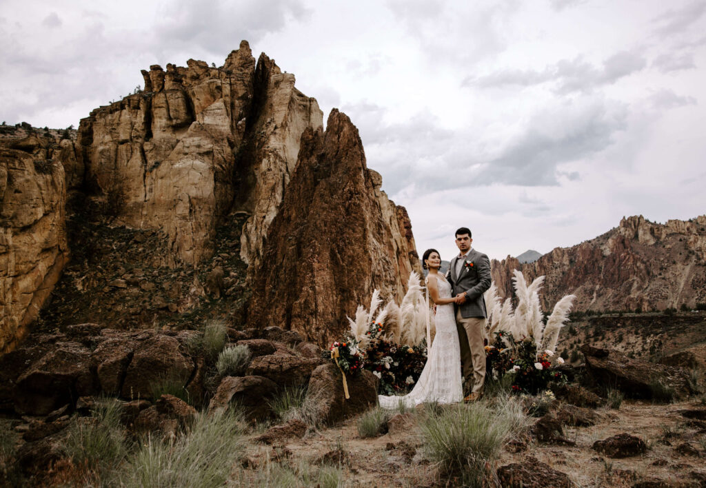 Couple elopes at smith rock in oregon