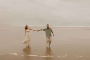 Oregon coast couples session shot by Ronny and Rene