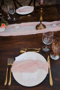 tablesetting at mount rainier elopement dinner