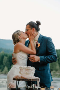 elopement couple kissing after cutting the cake