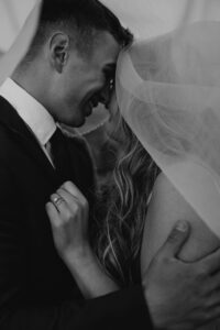Smith Rock Elopement couple kissing under veil