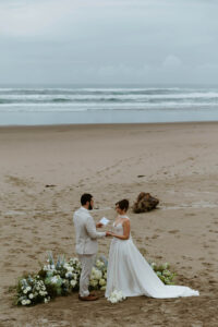 Couple exchanges vows on an oregon coast beach