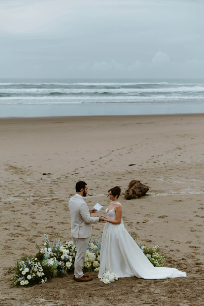Couple exchanges vows on an oregon coast beach